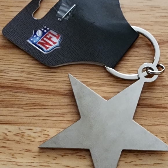 DALLAS COWBOYS HIGH QUALITY POPULAR METAL KEYCHAIN - Picture 3 of 3